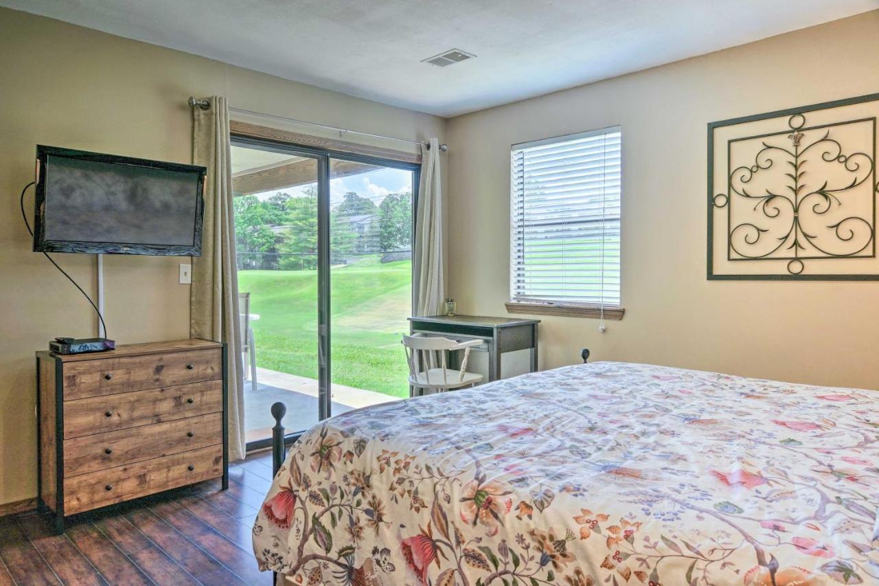 דירות Pet-Friendly Branson Retreat With Pool And Golf Access מראה חיצוני תמונה
